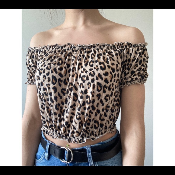 OFF THE SHOULDER LEOPARD PRINT CROP TOP - Picture 1 of 5